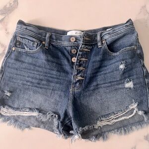 Kancan shorts size large.  Excellent condition.  Smoke free pet free home.